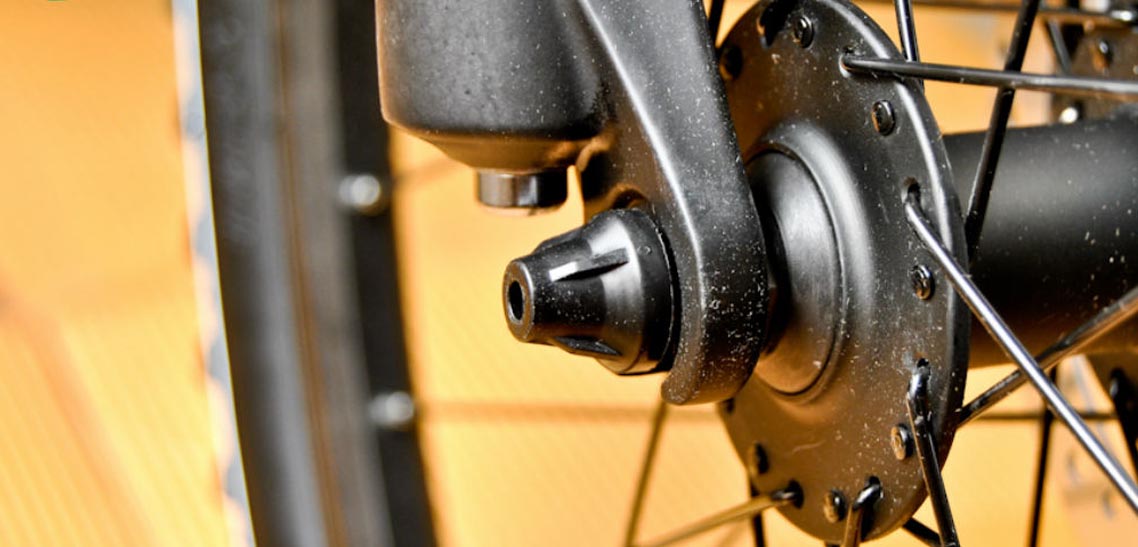 Почему скрипит переднее колесо на велосипеде
